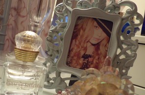 ローラアシュレイの写真立て@ドレッサー