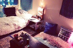 狭いけど(●´ー`●)くつろげるお部屋