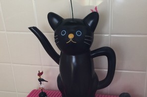 トイレ(ねこじょうろと魚の骨)