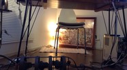 書斎の作業机を下から