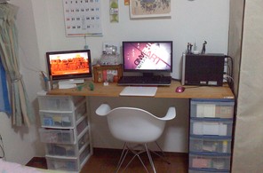引っ越しするちょい前くらいの下宿のデスク