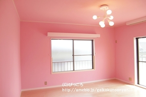 ピンクの壁紙のお部屋②