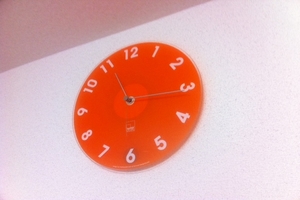 Lemnosの壁掛け時計。