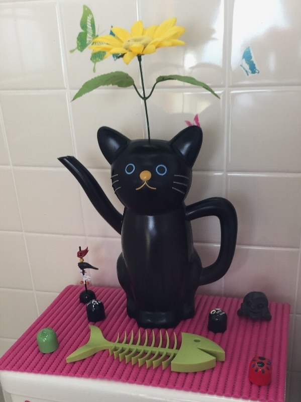 t2c の部屋「トイレ（ねこじょうろと魚の骨）」  reroom [リルム 